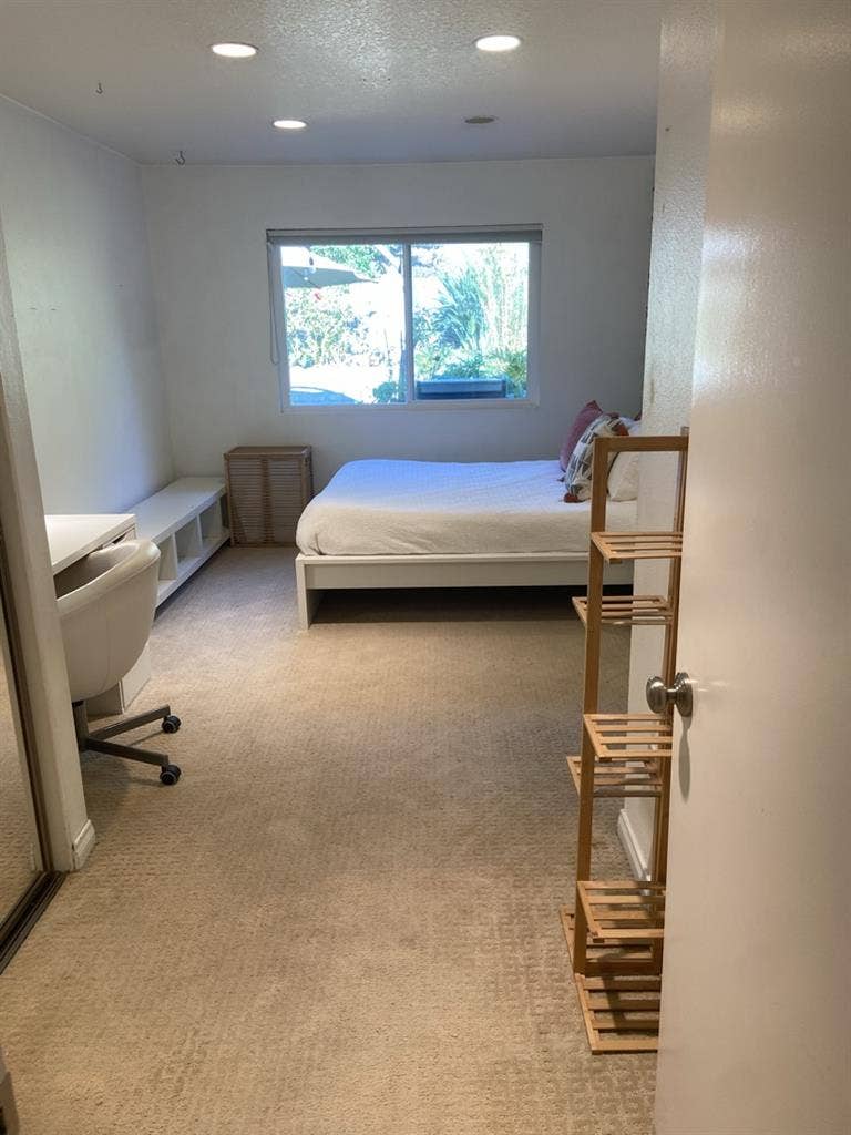 Room for rent in private home