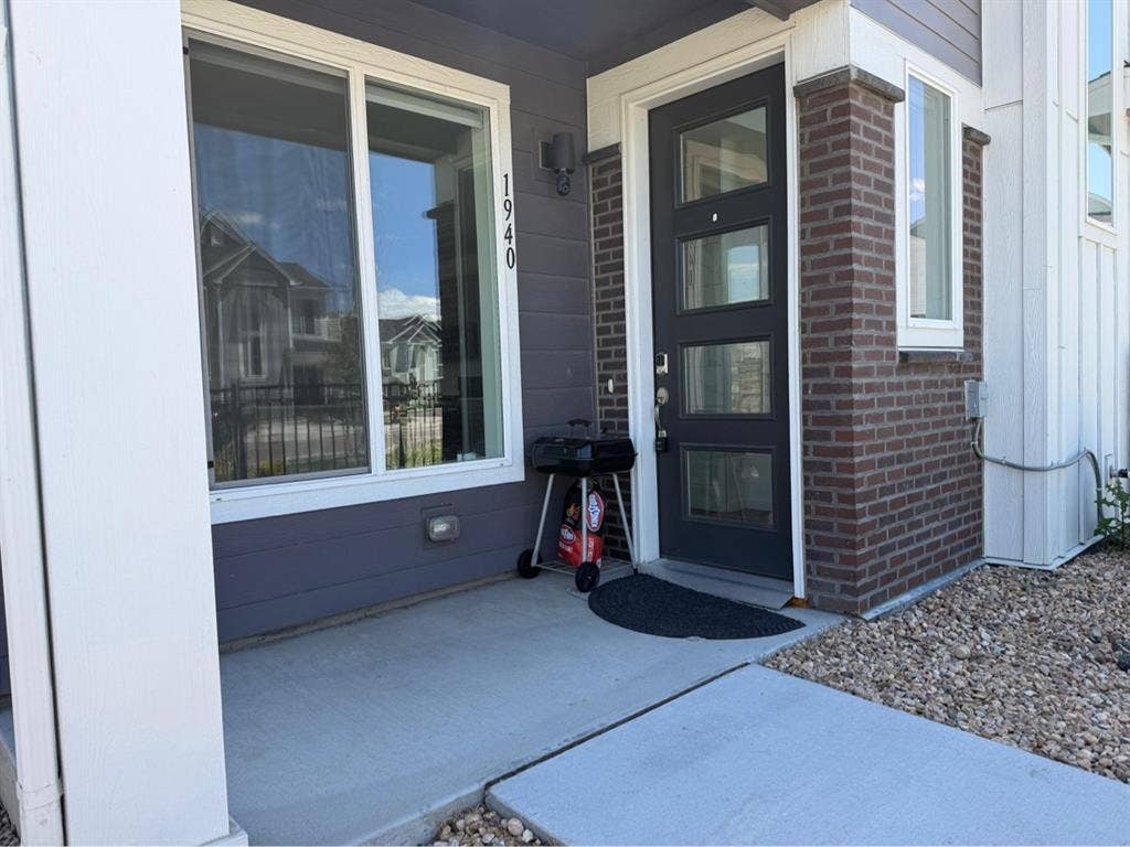 Room for rent in new townhouse