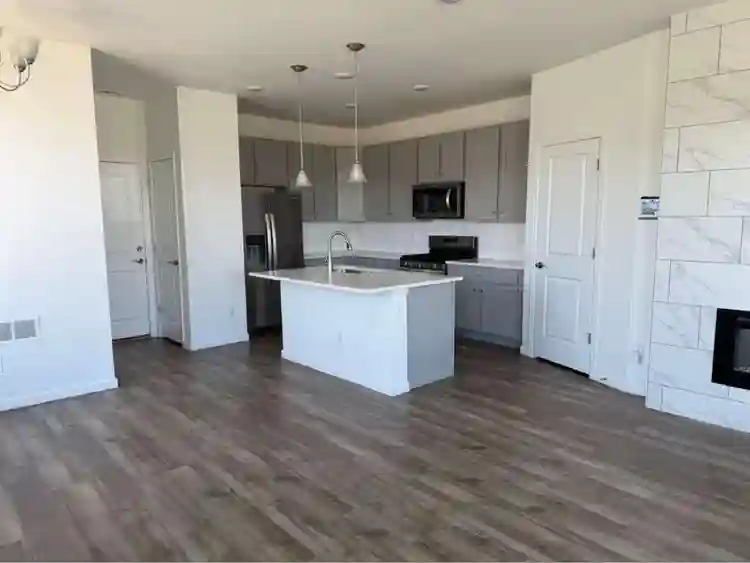 Room for rent in new townhouse