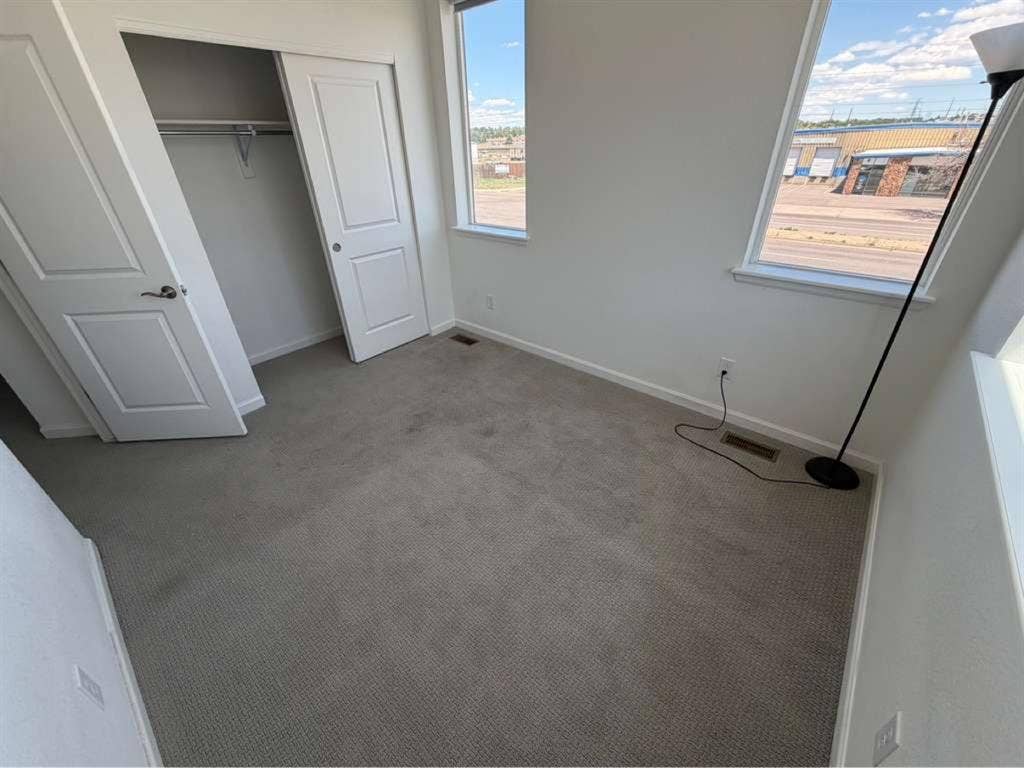 Room for rent in new townhouse