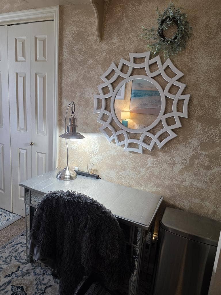 Private furn room. Util, fiber wifi