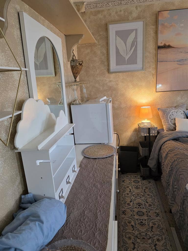 Private furn room. Util, fiber wifi