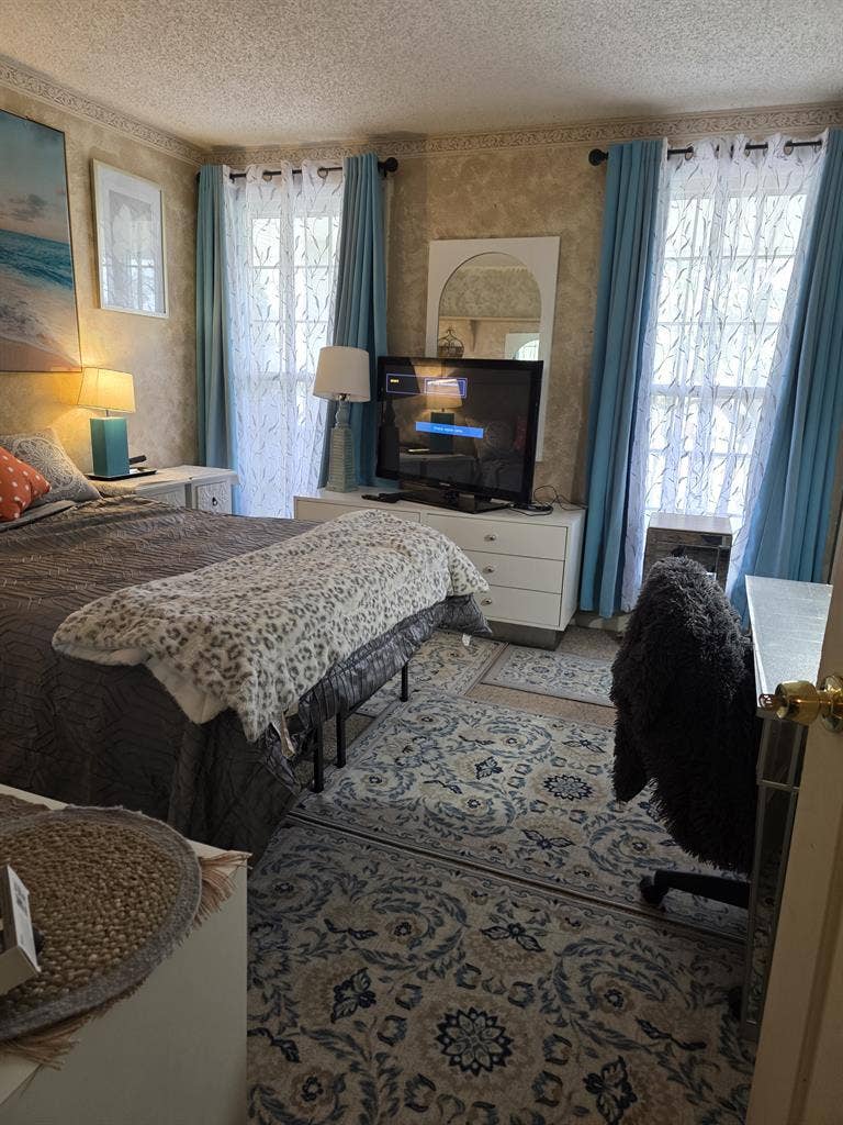 Private furn room. Util, fiber wifi