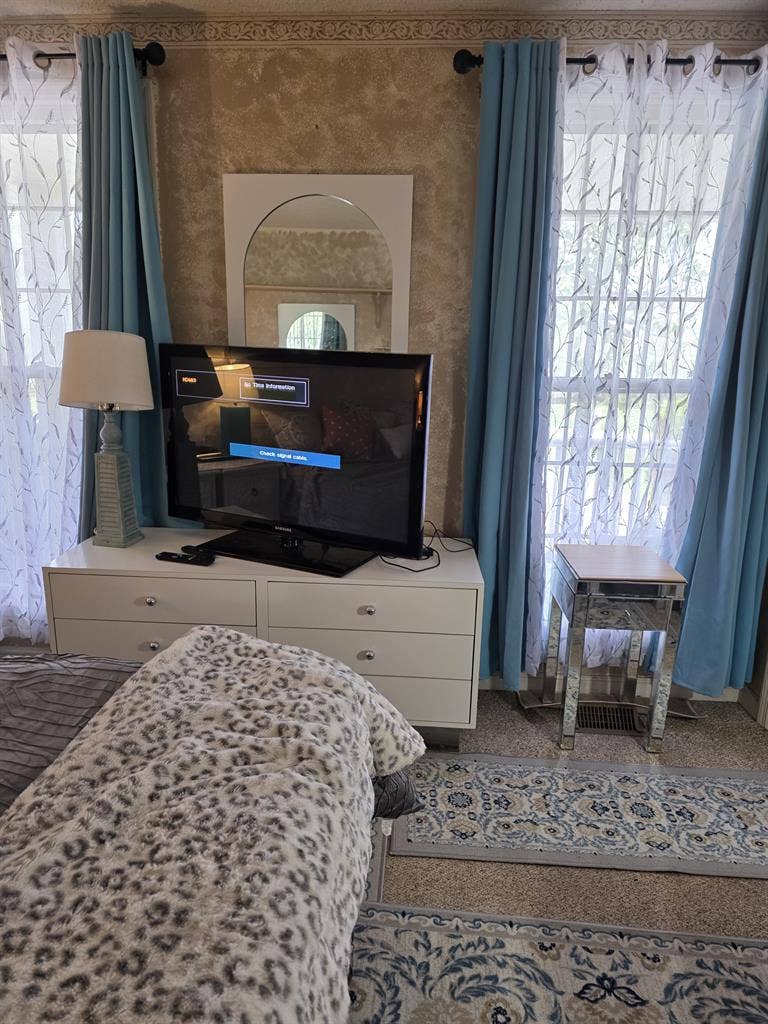 Private furn room. Util, fiber wifi