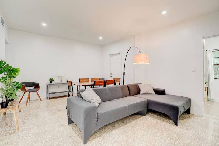 Private Bedroom in Miami, FL