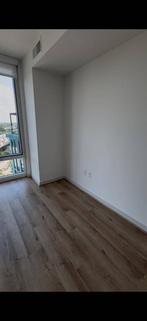 Apartment 5 Min Walk from Hill