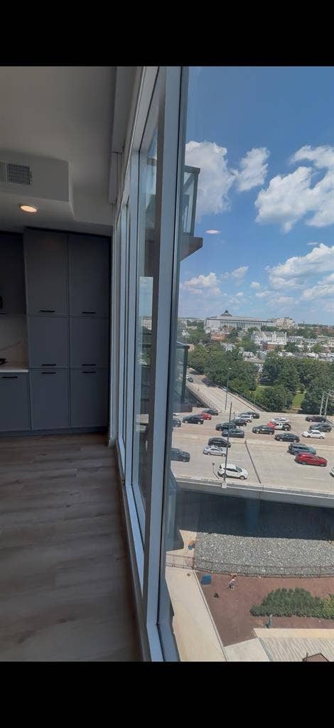 Apartment 5 Min Walk from Hill