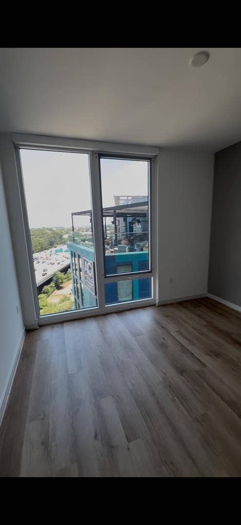 Apartment 5 Min Walk from Hill