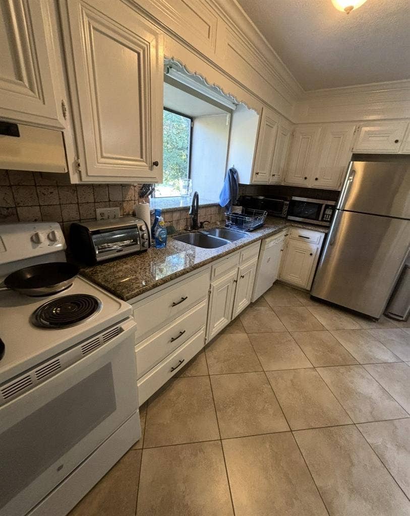 Looking for a third roommate!