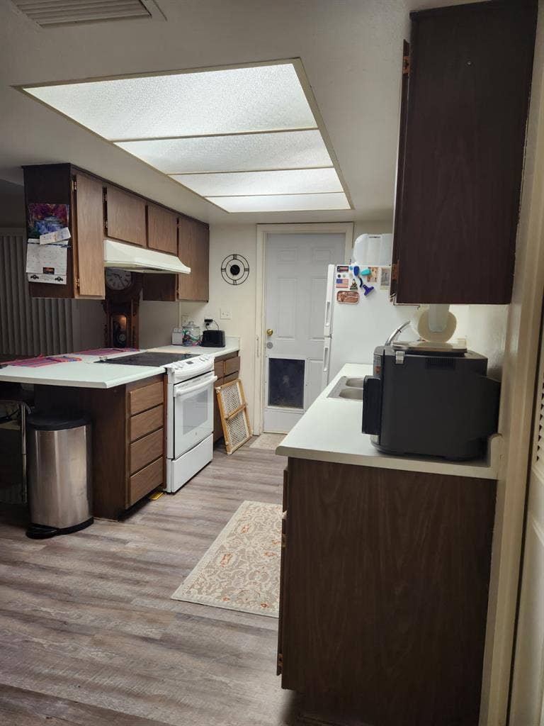 Furn or Unfurn Master Bedroom-Bath