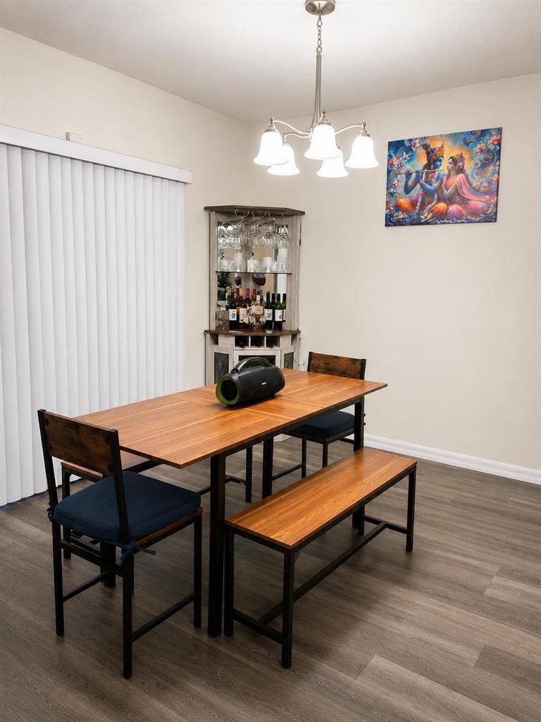 ROOM AVAILABLE – Apopka (32712)