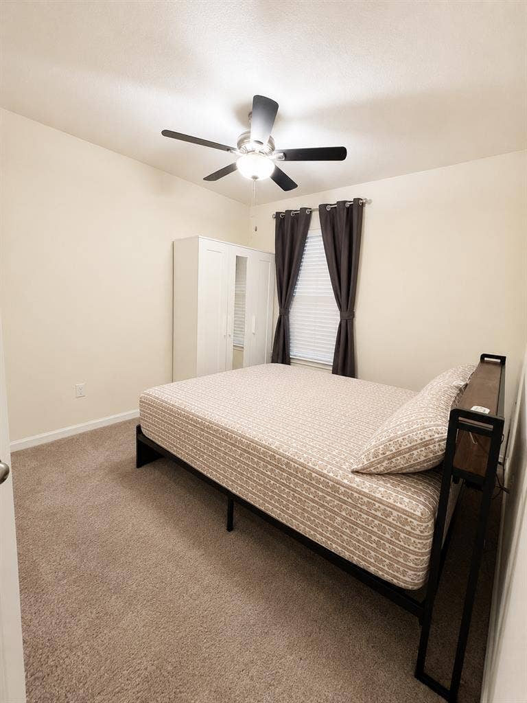 ROOM AVAILABLE – Apopka (32712)