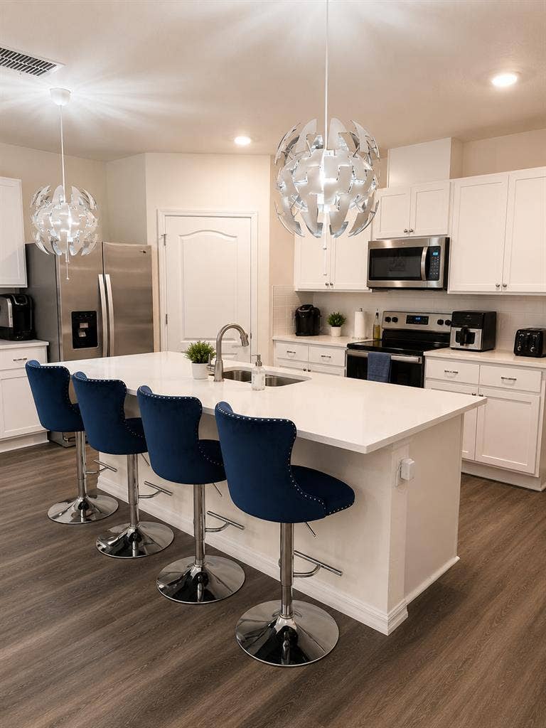 ROOM AVAILABLE – Apopka (32712)
