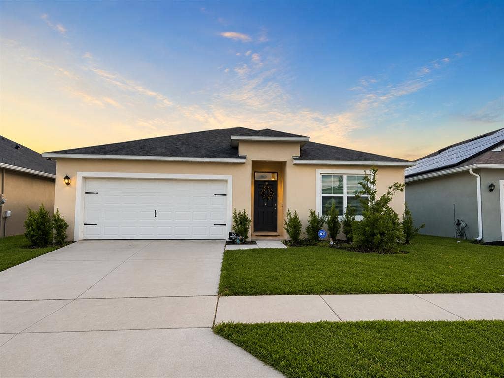 ROOM AVAILABLE – Apopka (32712)