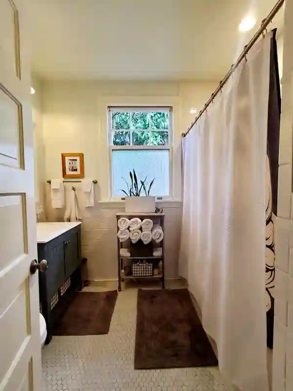 1 large bedroom in LGBTQ+ household