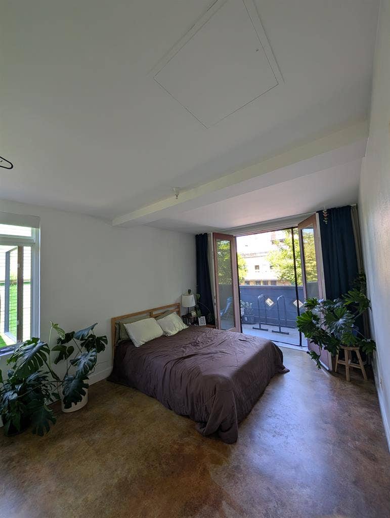 2 bedroom condo in NE Portland.