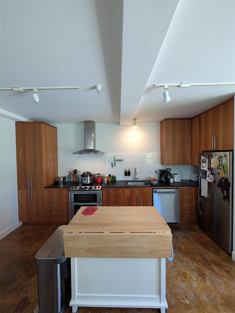 2 bedroom condo in NE Portland.