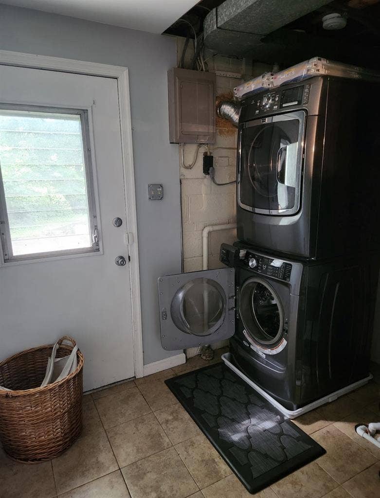 July house, 4 bed 3 bath in Fairfax