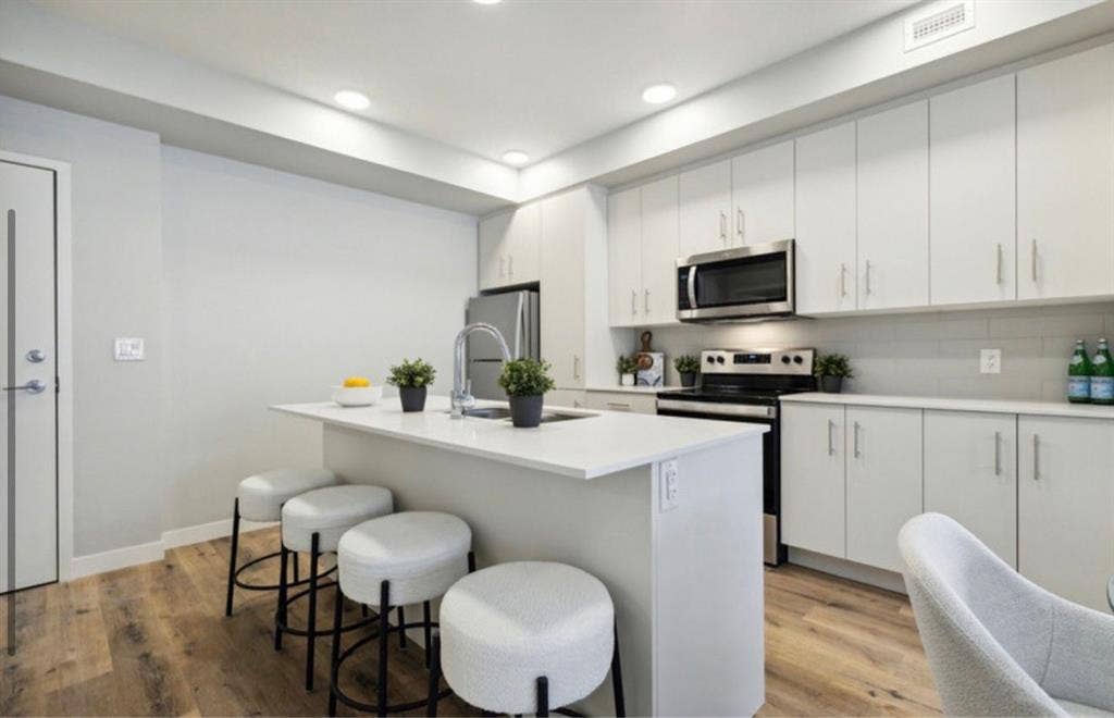 Looking for sublease or Roomate