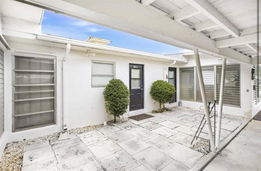 3 bedroom duplex in Delray Beachh
