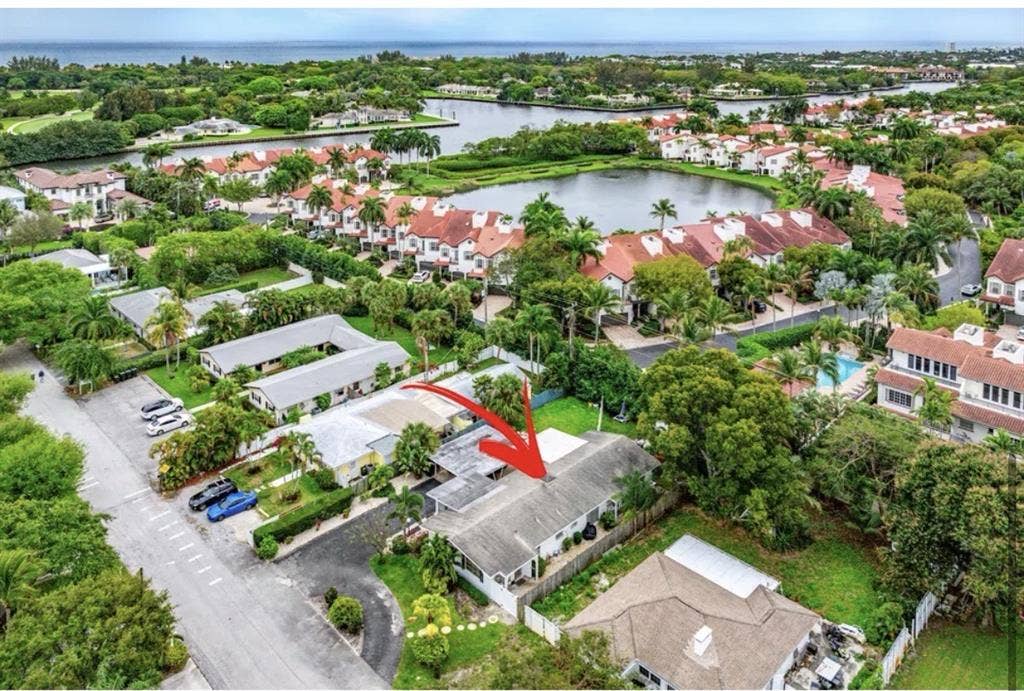 3 bedroom duplex in Delray Beachh