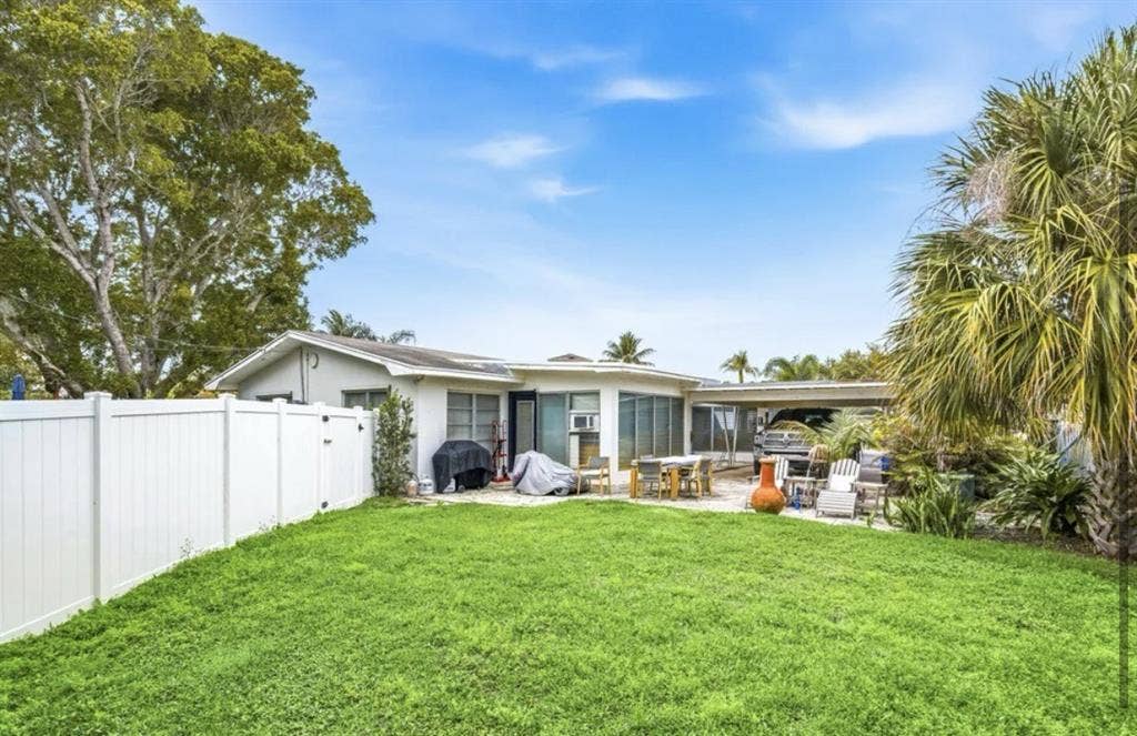 3 bedroom duplex in Delray Beachh