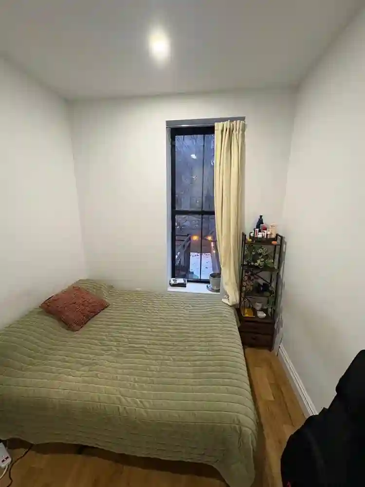 2 Rooms available Sep 1
