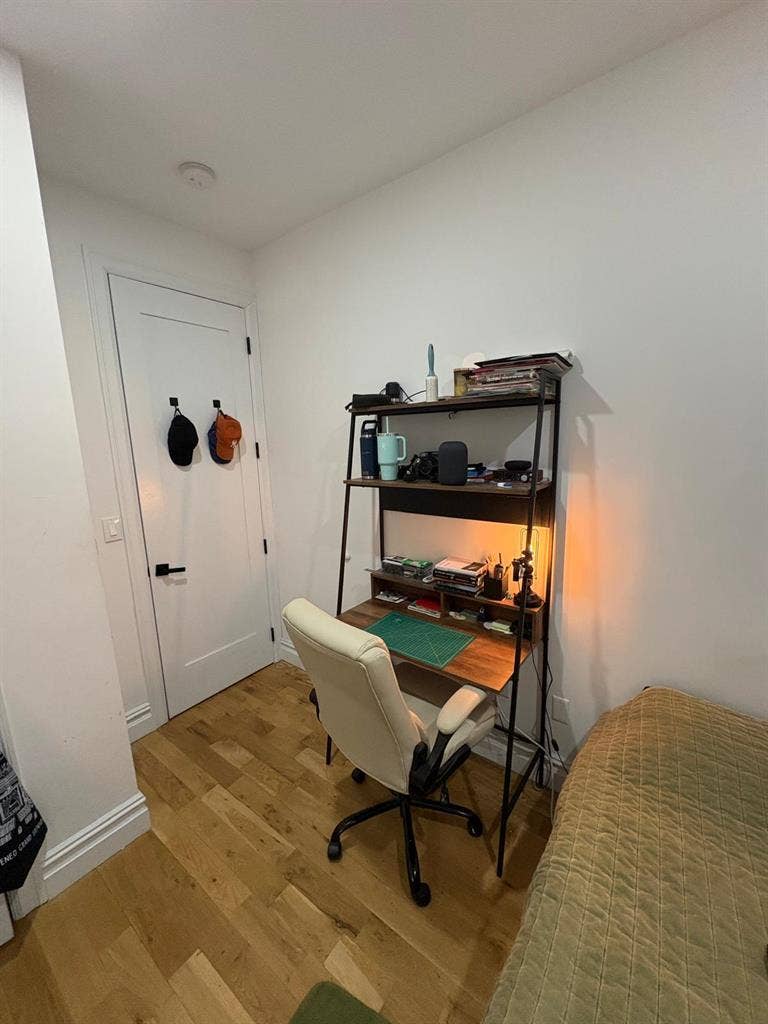 2 Rooms available Sep 1