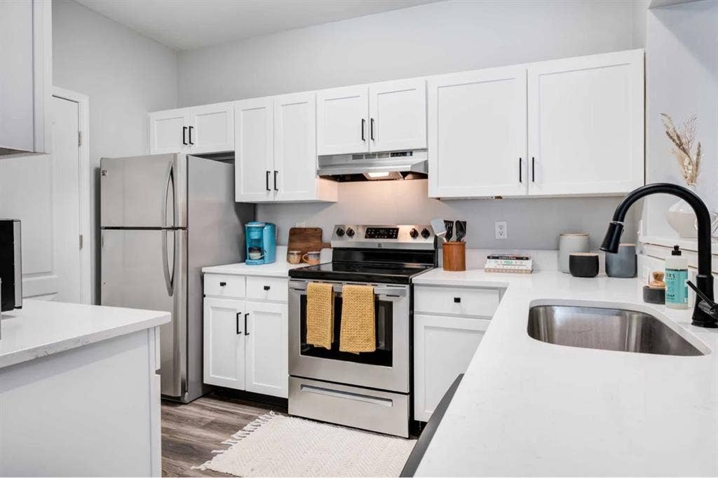 1 bed / 1 bath available