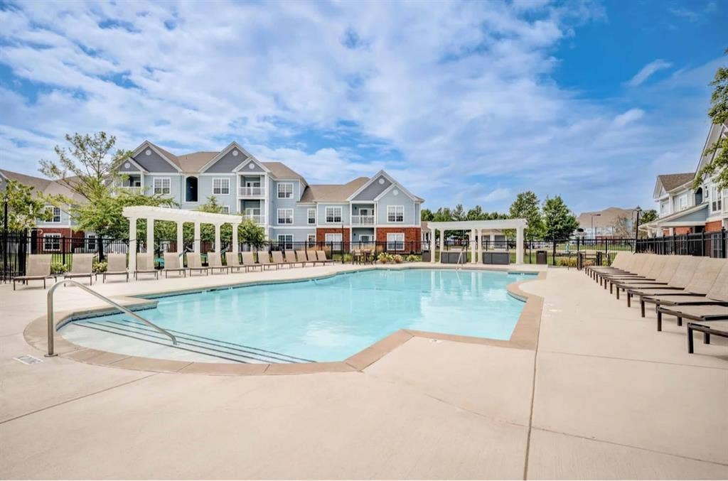 1 bed / 1 bath available