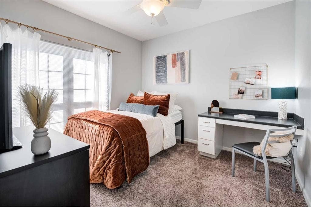 1 bed / 1 bath available