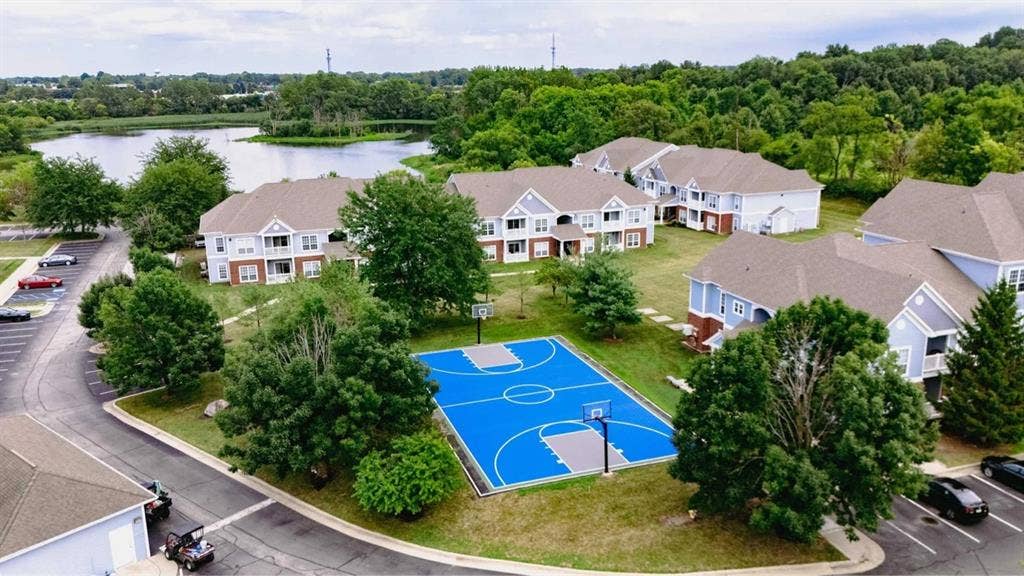 1 bed / 1 bath available