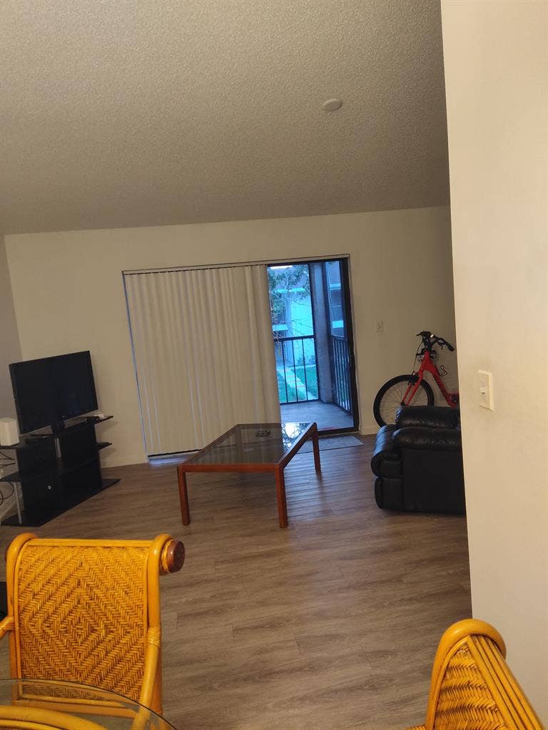 ROOMMATE WANTED TO SHARE 2BR APT