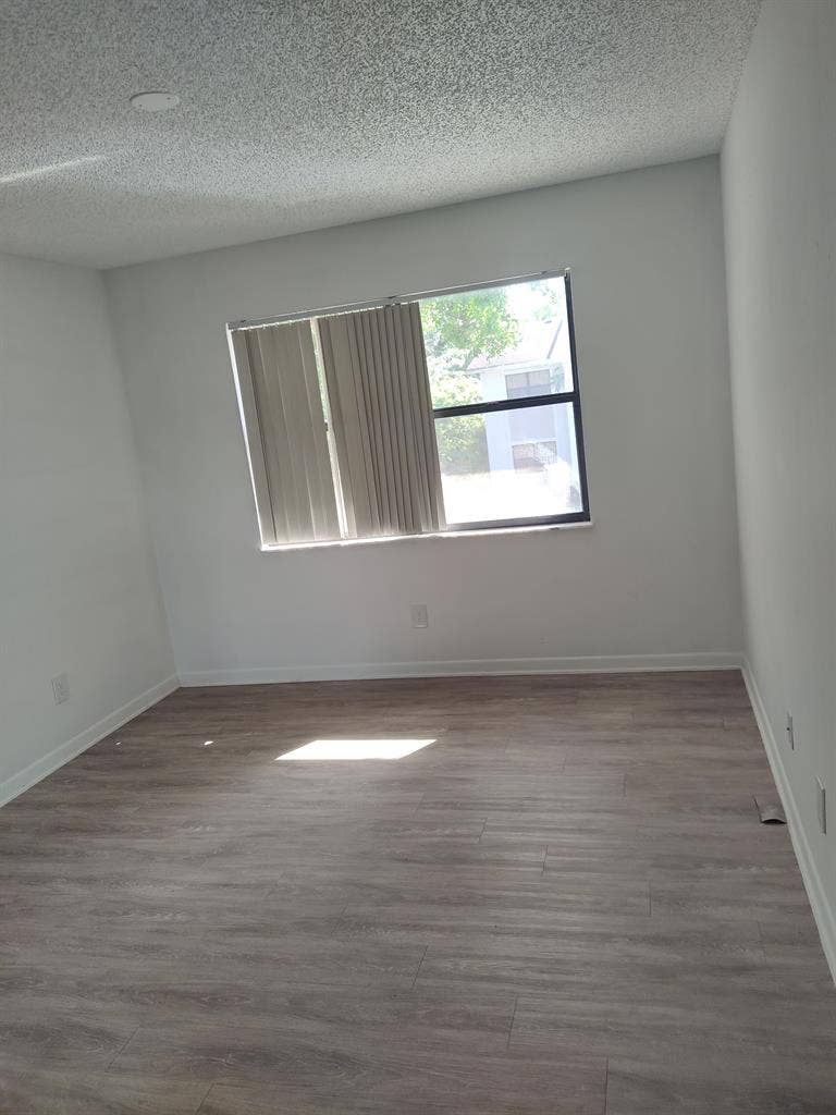 ROOMMATE WANTED TO SHARE 2BR APT