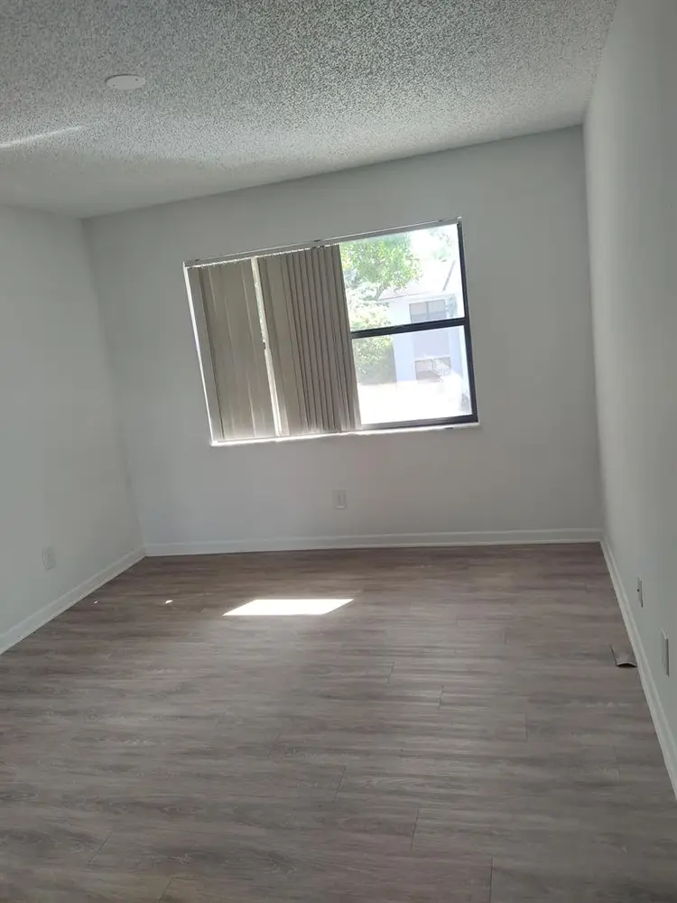 ROOMMATE WANTED TO SHARE 2BR APT