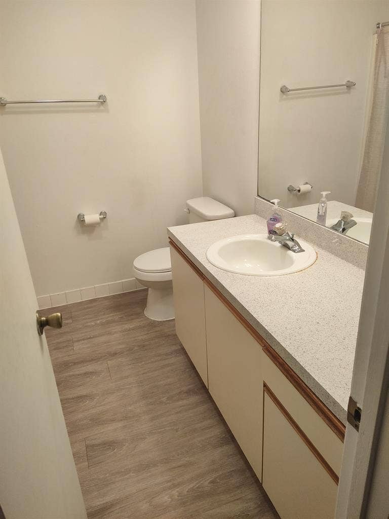 ROOMMATE WANTED TO SHARE 2BR APT