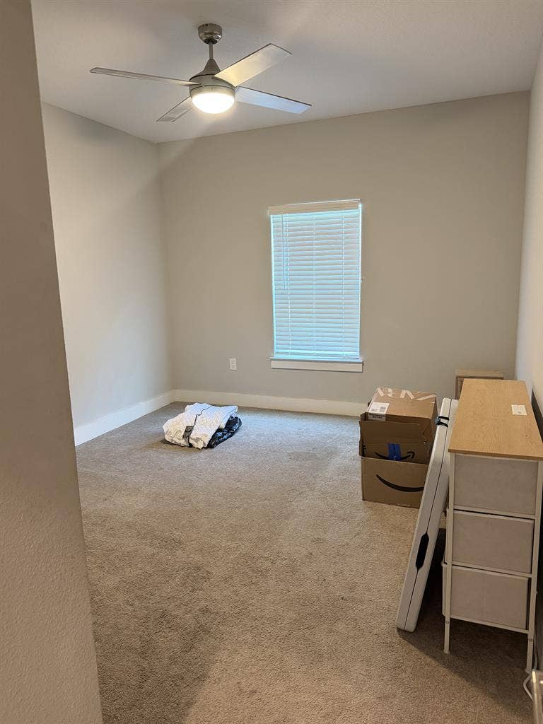 Bedroom for Rent in a 2B 2B.