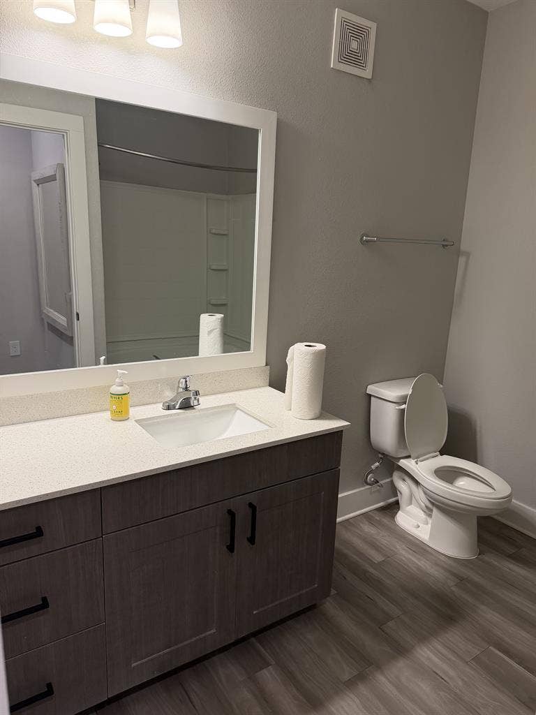 Bedroom for Rent in a 2B 2B.