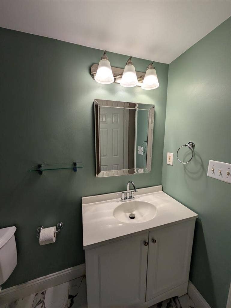 ROOM FOR RENT IN BASEMENT