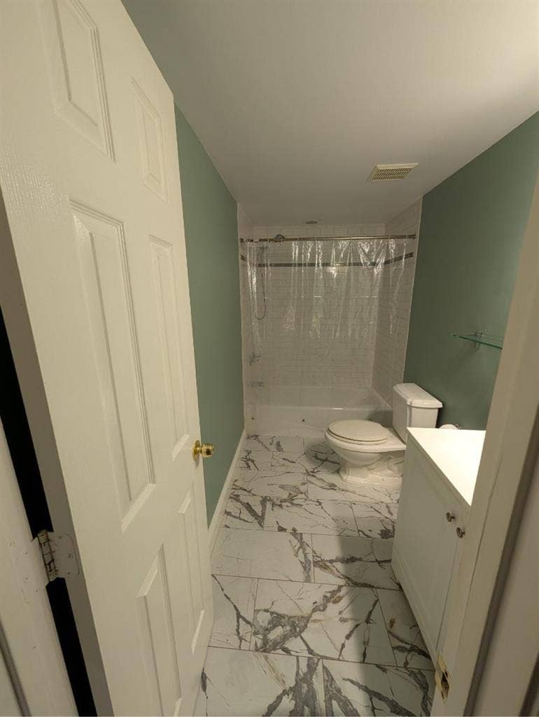 ROOM FOR RENT IN BASEMENT