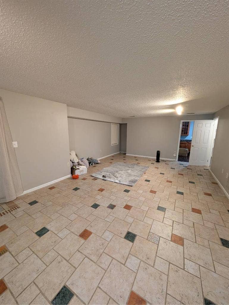 ROOM FOR RENT IN BASEMENT
