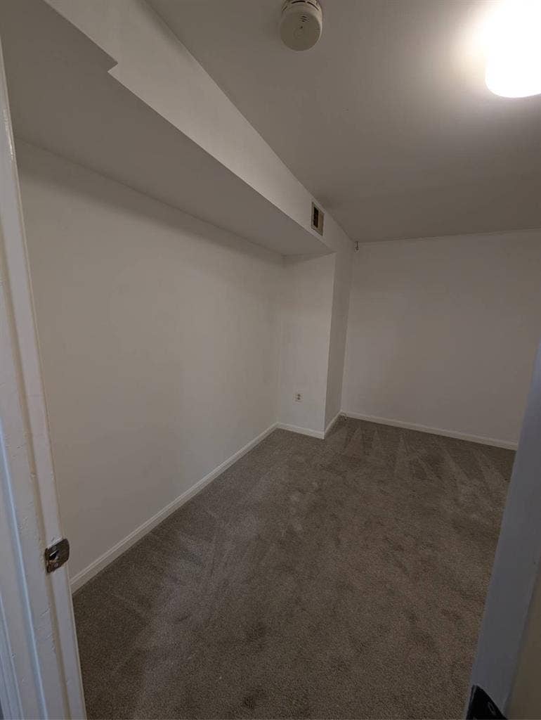 ROOM FOR RENT IN BASEMENT