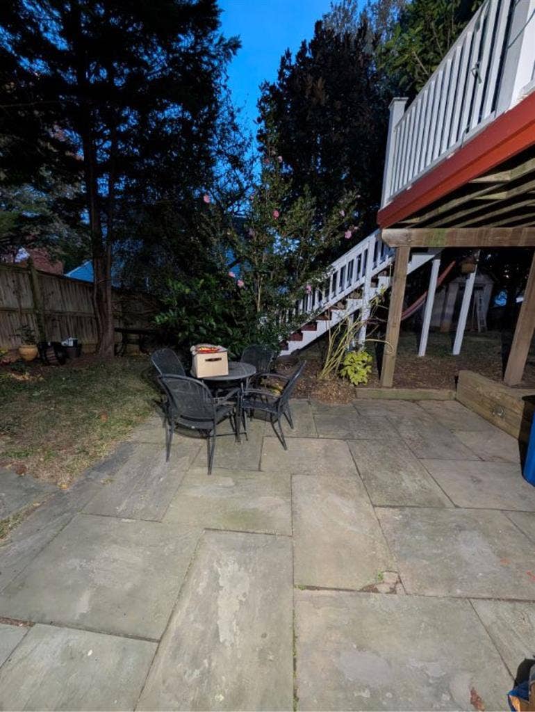ROOM FOR RENT IN BASEMENT