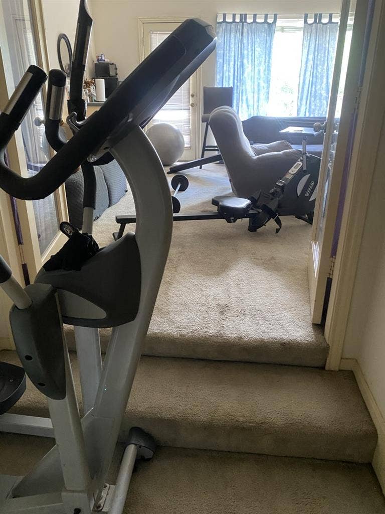 Nice furnished room with amenities.