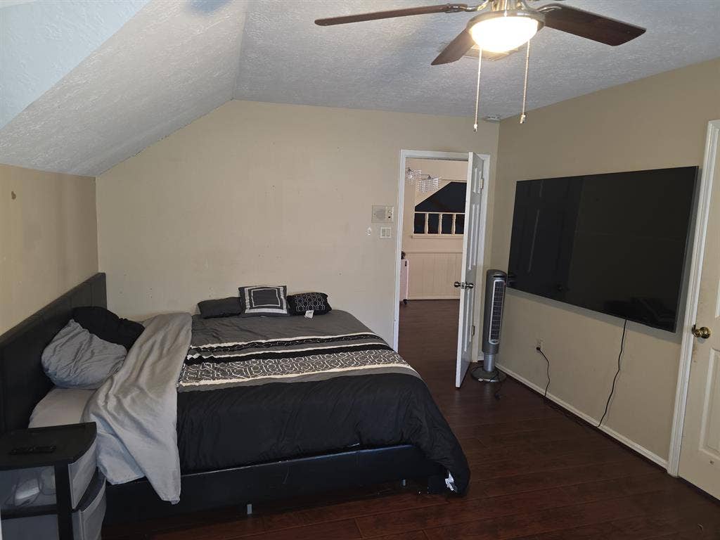Rooms_4rent_htx (on I.G.)
