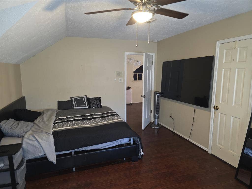 Rooms_4rent_htx (on I.G.)