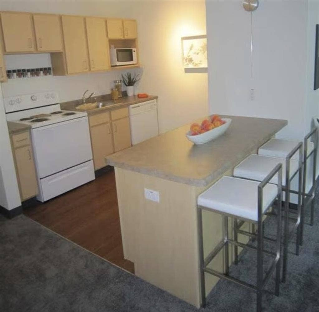UW Madison 3 bdrm 2ba avail 8.15!