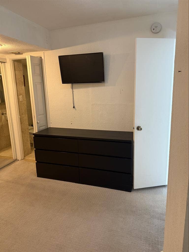 Looking for a roommate