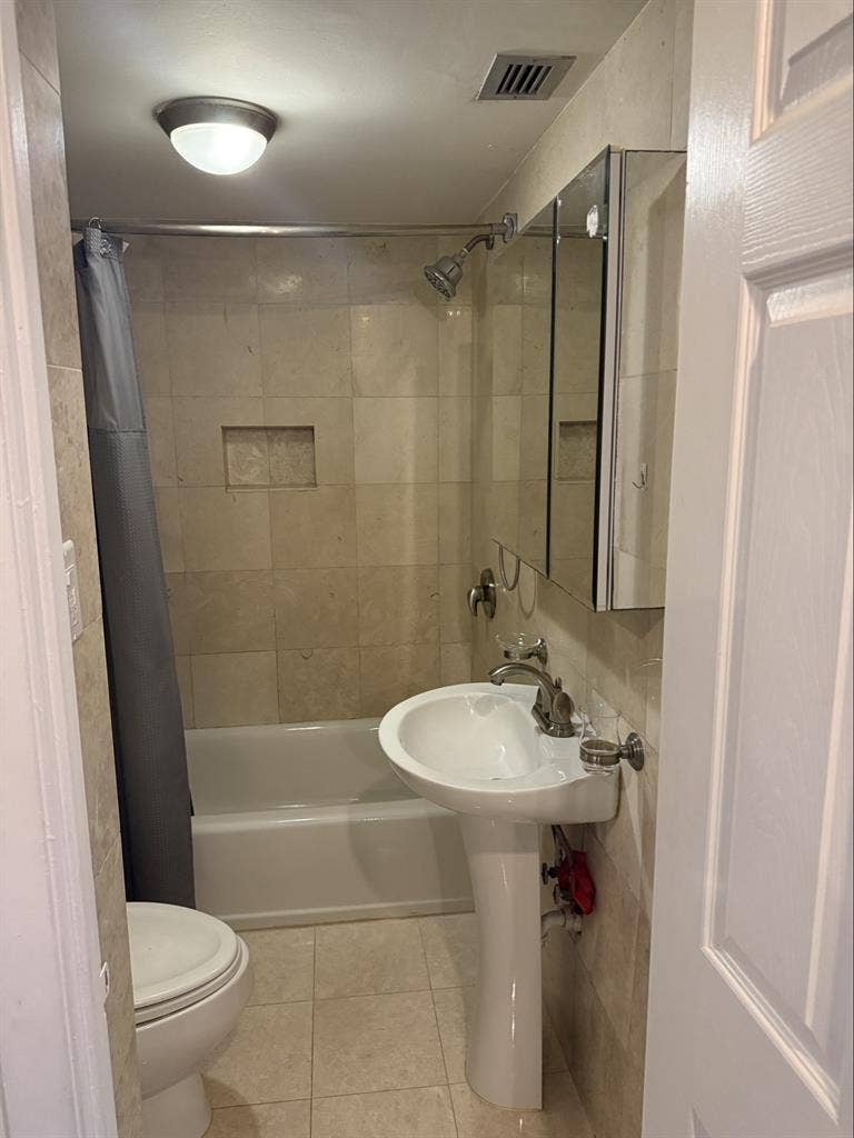 Looking for a roommate