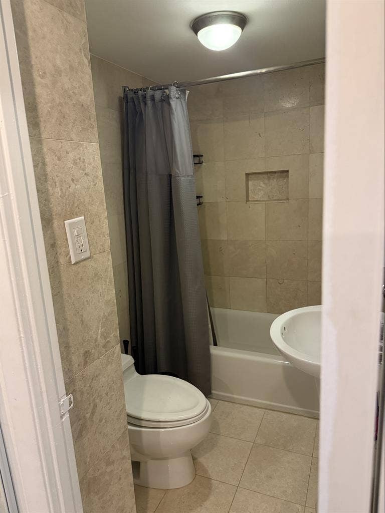 Looking for a roommate